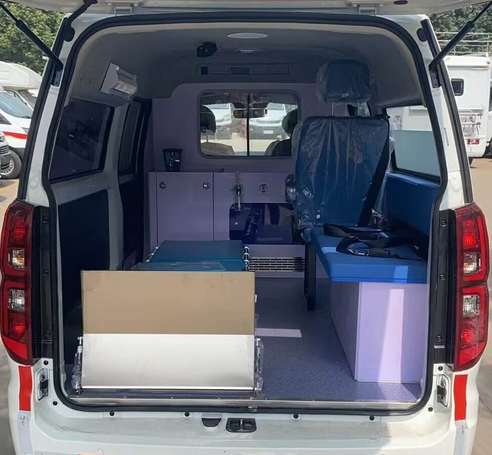 程力威牌CLW5020XJHAJZ型救护车